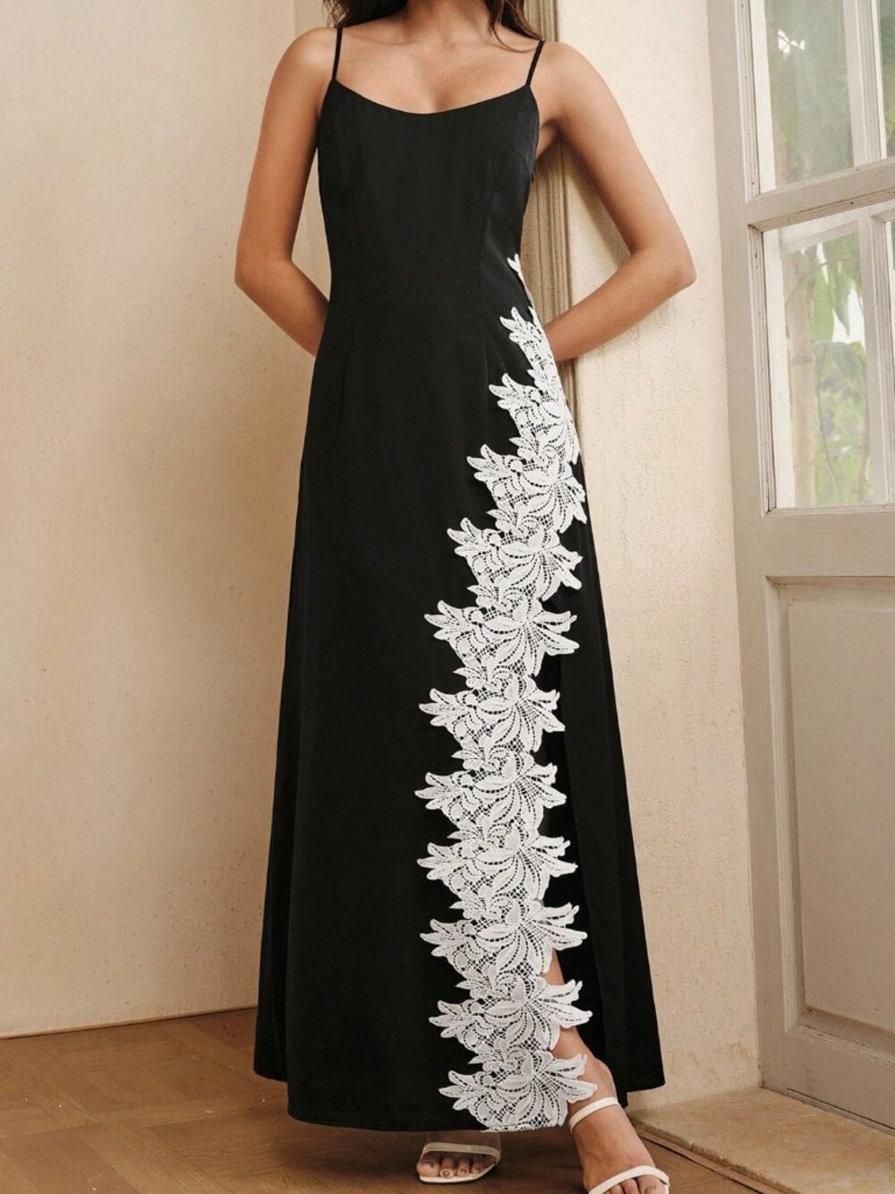 Black Casual Women's Waist-Cinched V-Neck A-Line Slip Dress - Picture 3 of 6